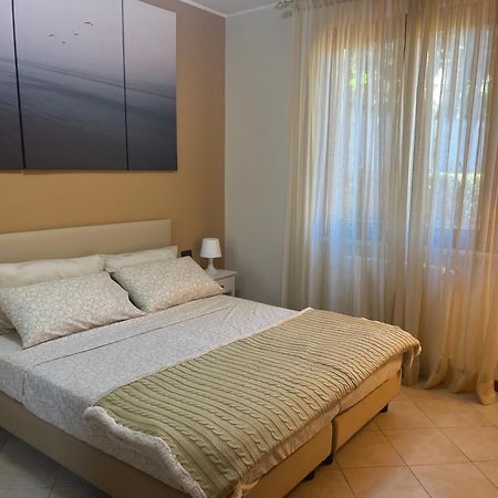 Feli Holiday Home - Panoramic Pool Lake View In 가르도네리비에라 외부 사진